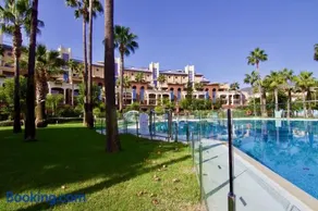 797 HOLIDAY RENTALS - BELLAGIO- Elegante piso para 6 a 1 min de la playa, con piscina interior y exterior, SPA con jacuzzi - Image 1