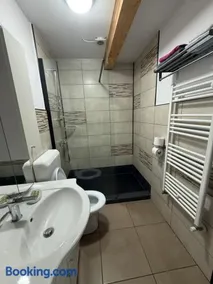 Reny's Studio Apartments -Hiperbara - Image 3