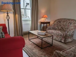 Unwind at Hilltop Farm Cottage with Valley Views - Image 1