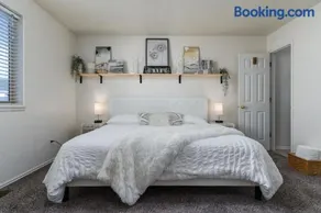 Cozy Three Bedroom Home - Image 1