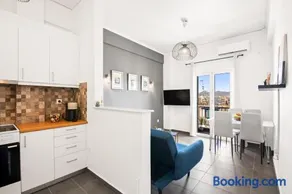 2BR Penthouse with Terrace & Sea View - Image 4