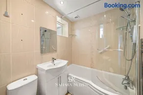 Spacious 4BR Reading House - Sleeps 8 - Free Parking - Image 5
