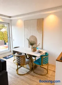 Beautiful new L apartment -15 min to Octoberfest - Image 2
