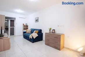 Modern Two Bedroom Apartment in Gzira Xemx Residence by Malta SunnyLets - Image 4