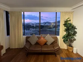 Canberra City View Apartment - Image 2