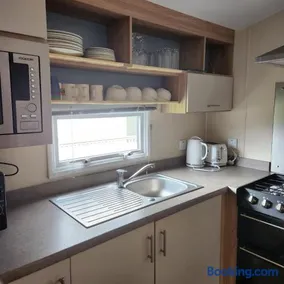 Family Fun by the Sea 4 Bedroom Caravan - Image 4