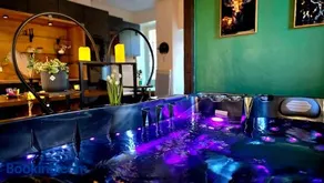 Ecrin d'exception avec jacuzzi et salon cinéma - Image 2