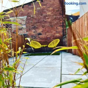 Luxury 2 bed cottage in the centre of Melbourne - Image 3