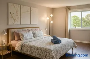 Spacious Home with Movie Lounge, close to GO Train to DT - Image 1