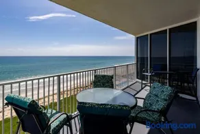 Beautifully decorated oceanfront 33 corner unit in Ocean Condo 401 - Image 1