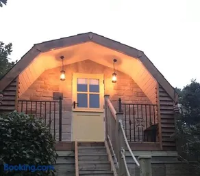 Bumble Bee Cottage - Image 1