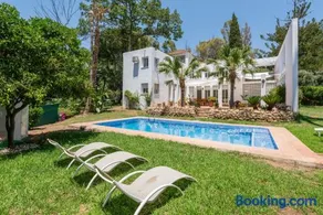 Magnificent 5-bedroom Villa - Image 1