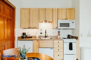 Kintla Ridge Suite Near Logan Hospital - Image 2