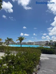 Modern 2BR Condo with Lagoon View Downtown PC - Image 5