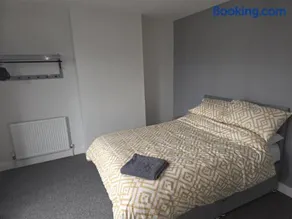 York Villa 7 Normanby Road - Image 3
