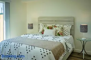 Gated 1 BD Home in Silver Lake with Patio - Image 5