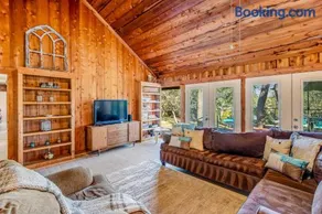 Hill country gem with private pool, deck, firepit, Ping-Pong, foosball, & WiFi - Image 4