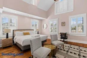 Quarters on Spring Street - Image 3