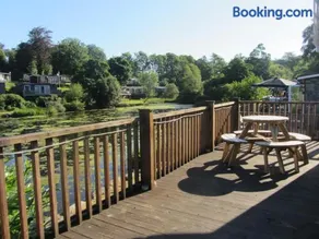 Lakeside view chalet - Image 2