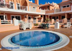 Apartamento funcional en residencial con piscina en inmejorable ubicación en centro de la isla - Image 2