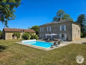 Grande maison rénovée avec piscine privée et parc, idéale pour vacances en famille en Dordogne - Image 1