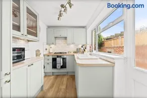 Perfect Home near Cotswolds - Sleeps 6 - Image 4