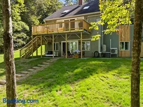 Kinney Cabin: 5-Bedroom Lakefront Home - Image 1