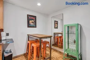 Modern Mountain Riverfront Condo, Walk to Lift - Image 4