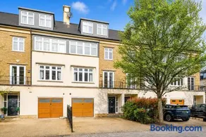 Luxury 5BR Home Pool, Gym, Concierge & Parking - Image 3
