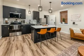 Walk to Downtown Restaurants, Full Kitchen - Image 2