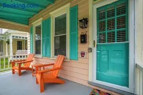The Beach Peach - Downtown location with new charm! - Image 1