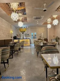 THE CROWN HOTEL & restaurants - Image 2