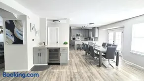 Modern Home Easy to Downtown-Scenic Trail - Image 1