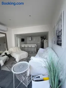 Little White House - Image 3