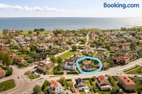 Centralt och havsnära med utsikt mot pool - Image 3