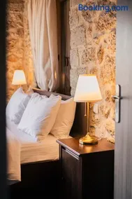 Petradi Guesthouse - Image 1