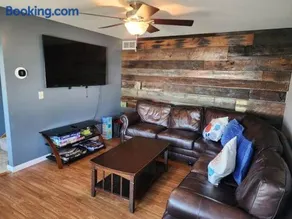 A spacious getaway on Orchard Island - Image 2