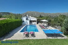 Owl Booking Villa March - 10 Min Walk to the Old Town - Image 1