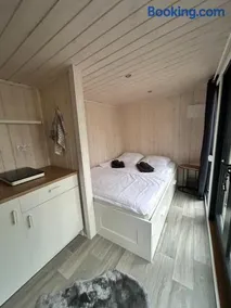 Charmantes Tiny House am See mit Outdoor-Sauna - Image 3