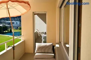 Luxury Lakefront Apartment - Image 2
