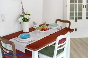 Charmant appartement entièrement équipé avec internet haut débit, terrasse et jardin | Vue jardin - Image 5