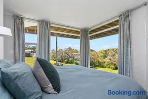 THE SHOREHOUSE - Ocean Views - 50m from Beach - Image 3