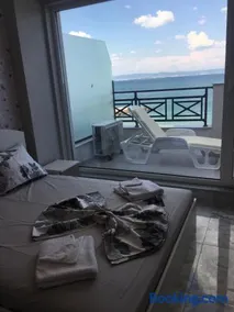 Golden Sea View Penthouse - Image 3