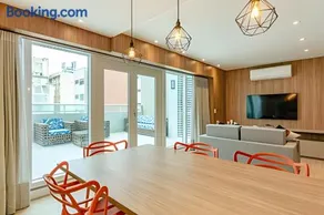 Duplex Incrível, 2 Quartos, varanda, 2 vagas Batel by UROOMS - Image 1