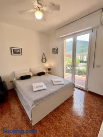 Welcome Traveller Laurence Garden Apartments - Image 3
