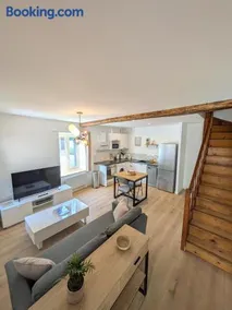 La Tour - Appartement rénové, calme et confortable - Image 1