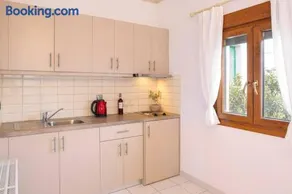 Green Studio in Kantouni - Image 3