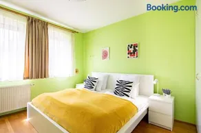 Sunny Apartment - Image 4