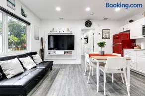 North Miami Beach Suite - Image 2