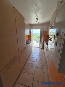 F2 vue mer et montagne au calme - Image 1